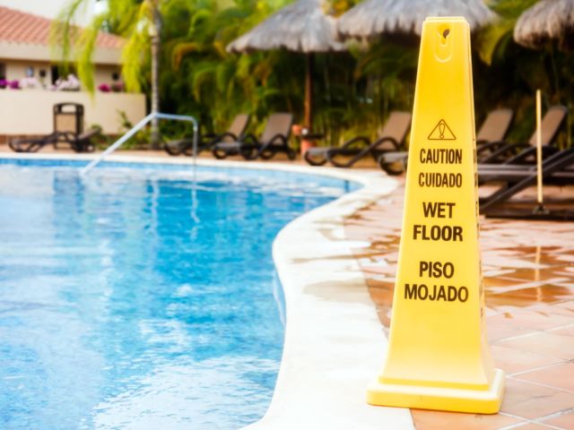 Nuestros abogados demandan caso de muerte por negligencia en una piscina de Florida.